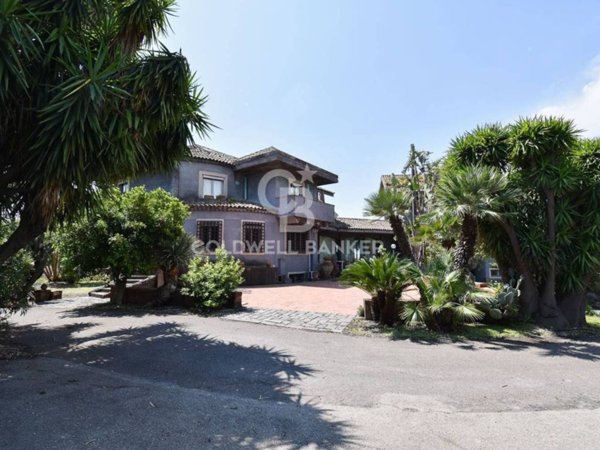 casa indipendente in vendita ad Acireale in zona Pennisi