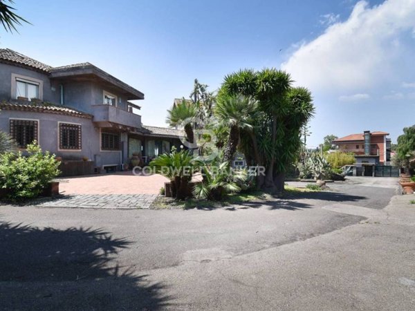 casa indipendente in vendita ad Acireale in zona Pennisi