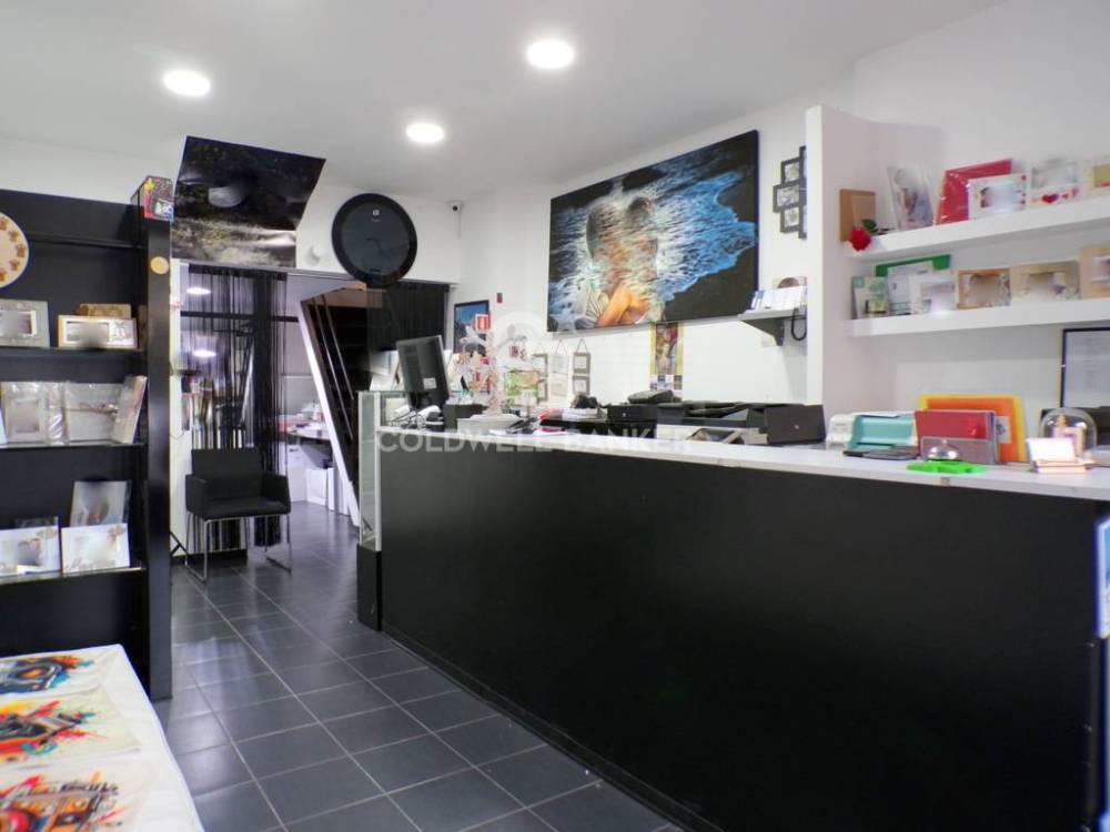 locale commerciale in vendita ad Acireale in zona Centro Storico