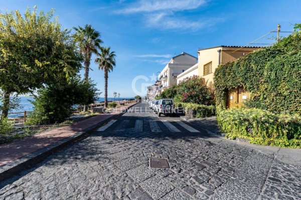 appartamento in vendita ad Acireale in zona Stazzo