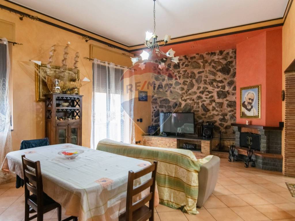 casa indipendente in vendita ad Acireale in zona Aci Platani
