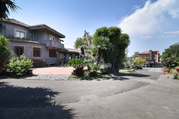 casa indipendente in vendita ad Acireale