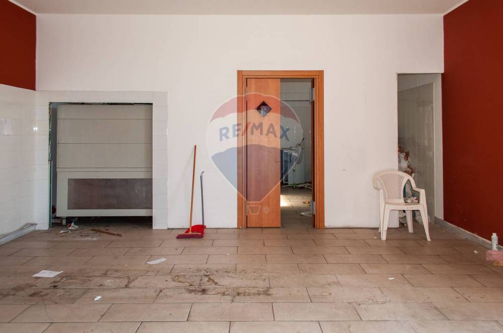 locale commerciale in vendita ad Acireale