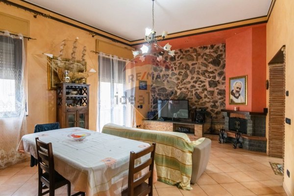 casa indipendente in vendita ad Acireale in zona Aci Platani