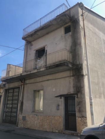 trivano in vendita ad Acireale in zona Aci Platani