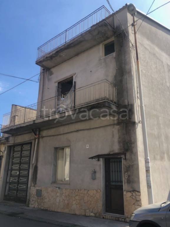 trivano in vendita ad Acireale in zona Aci Platani