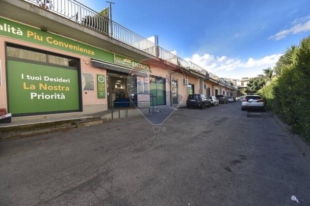 negozio in vendita ad Acireale