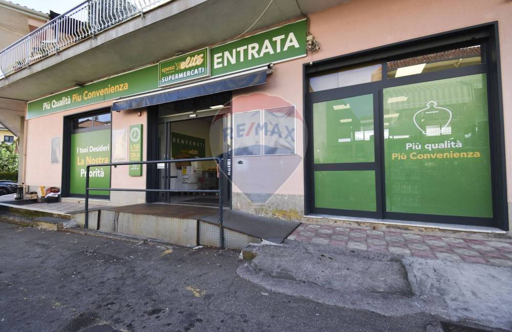 negozio in vendita ad Acireale