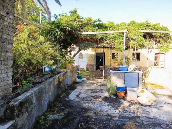 casa indipendente in vendita ad Acireale in zona Pennisi