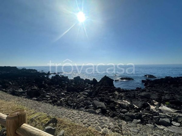 appartamento in vendita ad Acireale in zona Stazzo