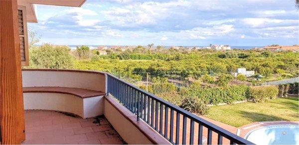 casa indipendente in vendita ad Acireale