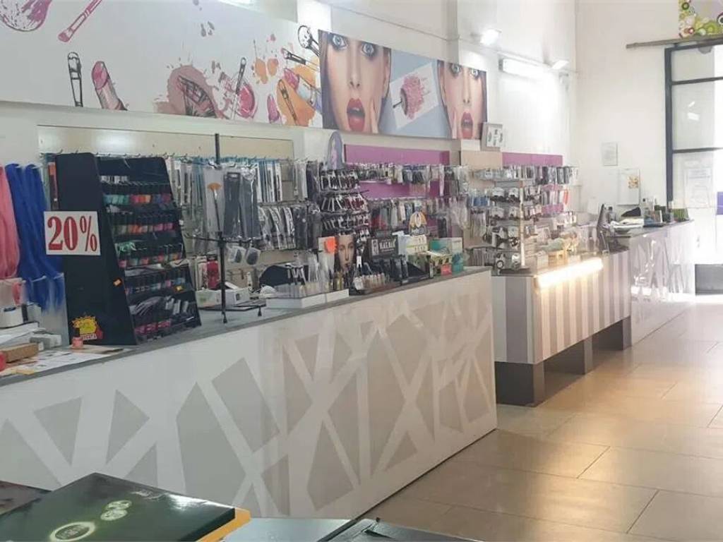 negozio in vendita ad Acireale in zona San Giovanni