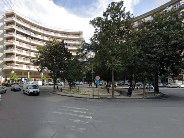 negozio in vendita ad Acireale in zona Pennisi