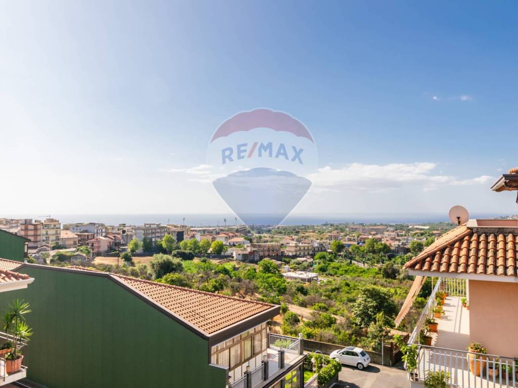 appartamento in vendita ad Acireale in zona Aci Platani