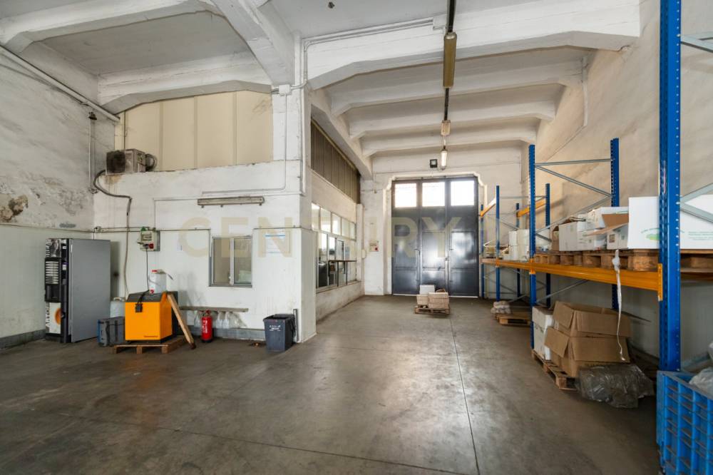 locale di sgombero in vendita ad Acireale