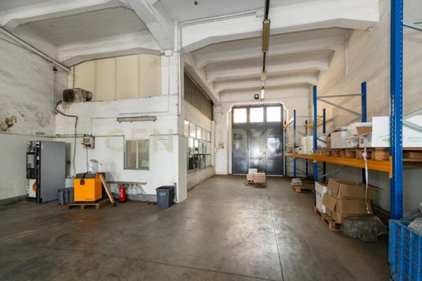 locale di sgombero in vendita ad Acireale