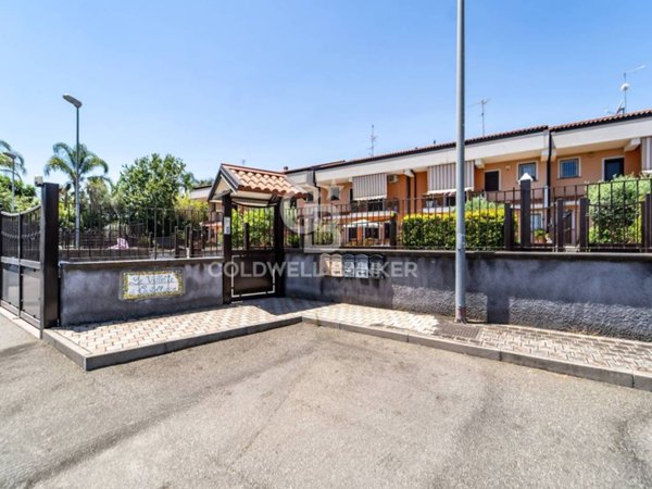 casa indipendente in vendita ad Acireale in zona Pennisi