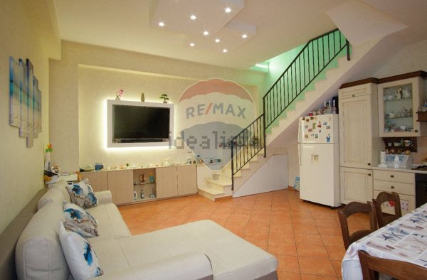 appartamento in vendita ad Acireale in zona Pennisi