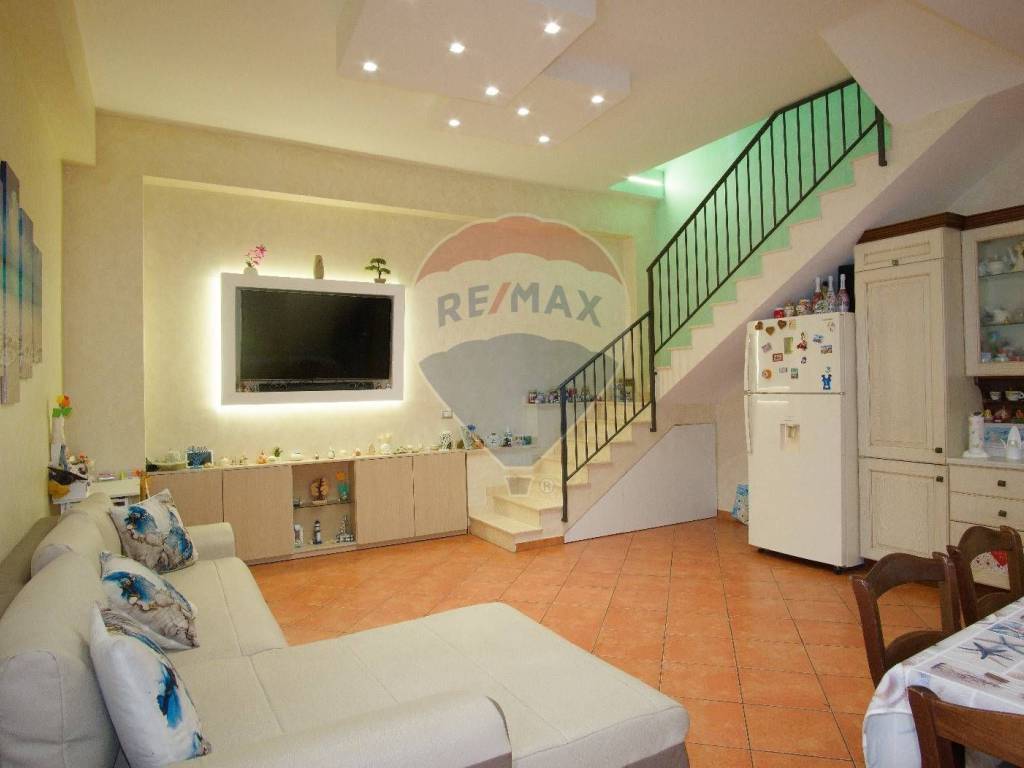 appartamento in vendita ad Acireale in zona Pennisi