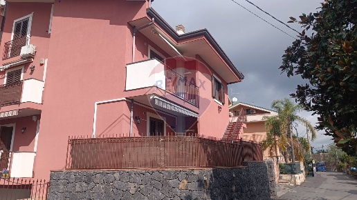 appartamento in vendita ad Acireale in zona Pennisi