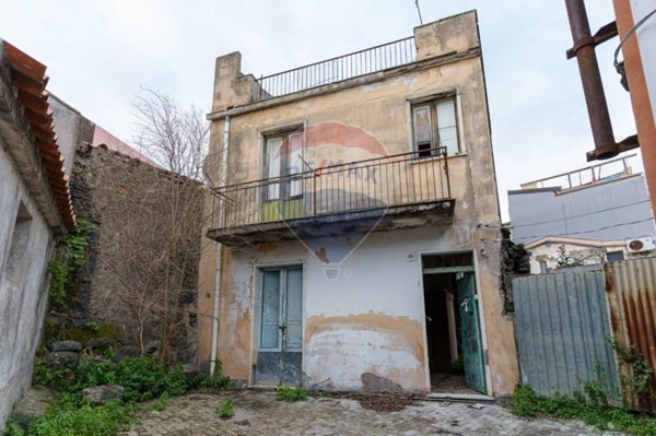 casa indipendente in vendita ad Acireale in zona Centro Storico