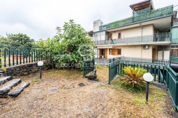 appartamento in vendita ad Acireale in zona Guardia