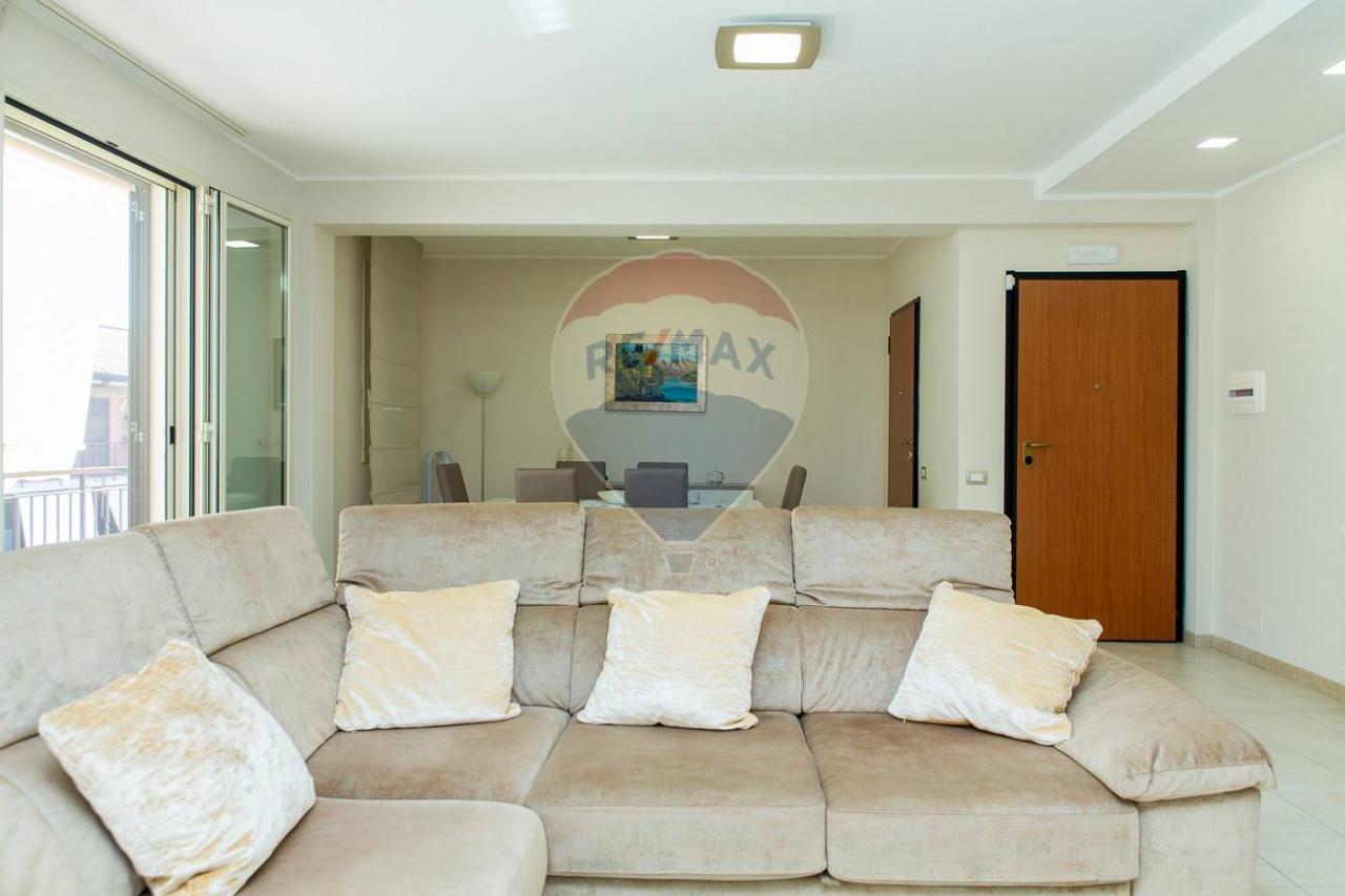 appartamento in vendita ad Acireale in zona Pennisi