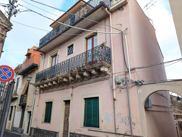 casa indipendente in vendita ad Acireale in zona Centro Storico