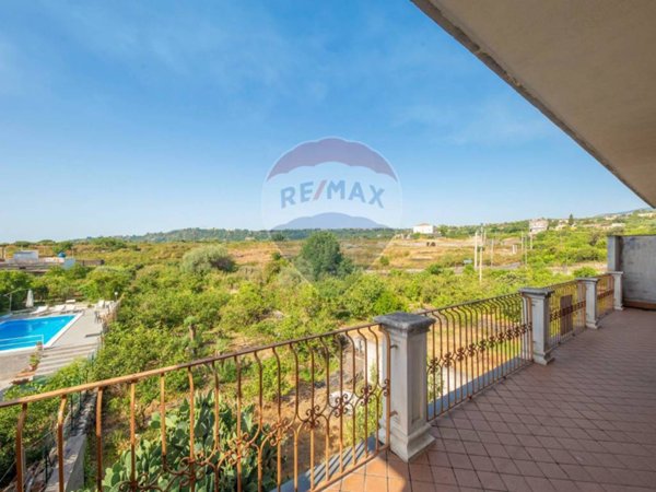 casa indipendente in vendita ad Acireale in zona Santa Tecla