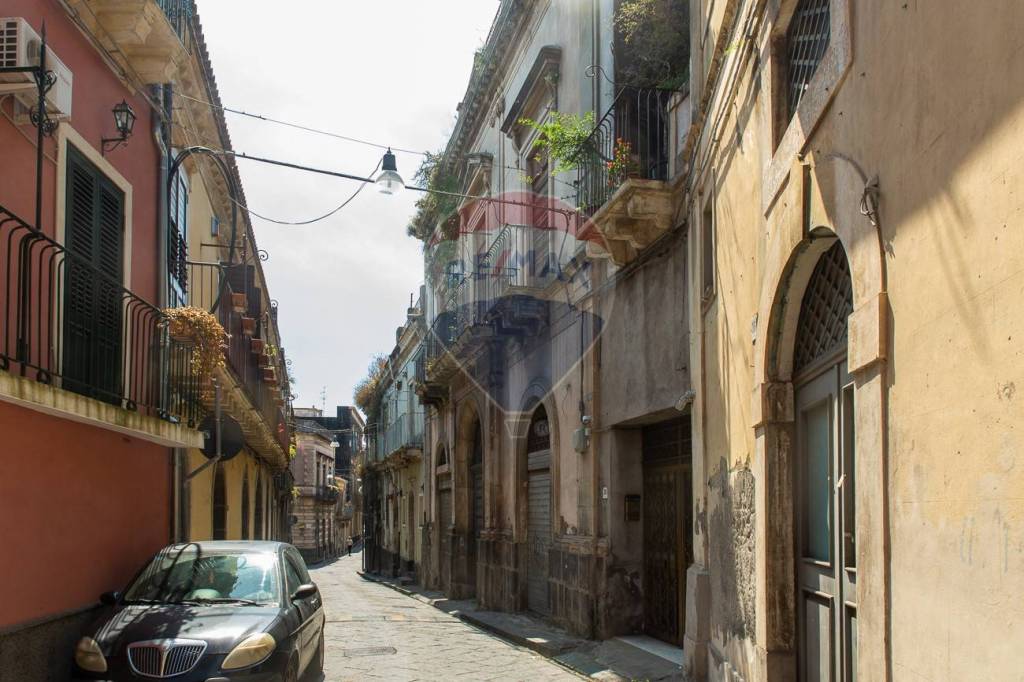 casa indipendente in vendita ad Acireale in zona Centro Storico