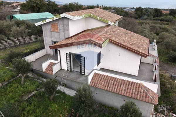 casa indipendente in vendita ad Acireale