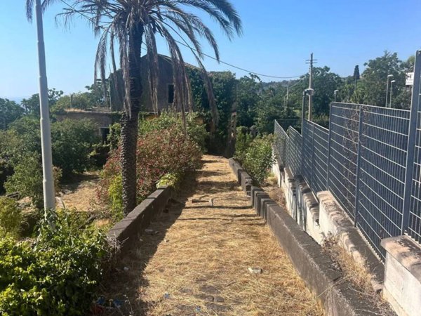 terreno agricolo in vendita ad Acireale in zona Mangano