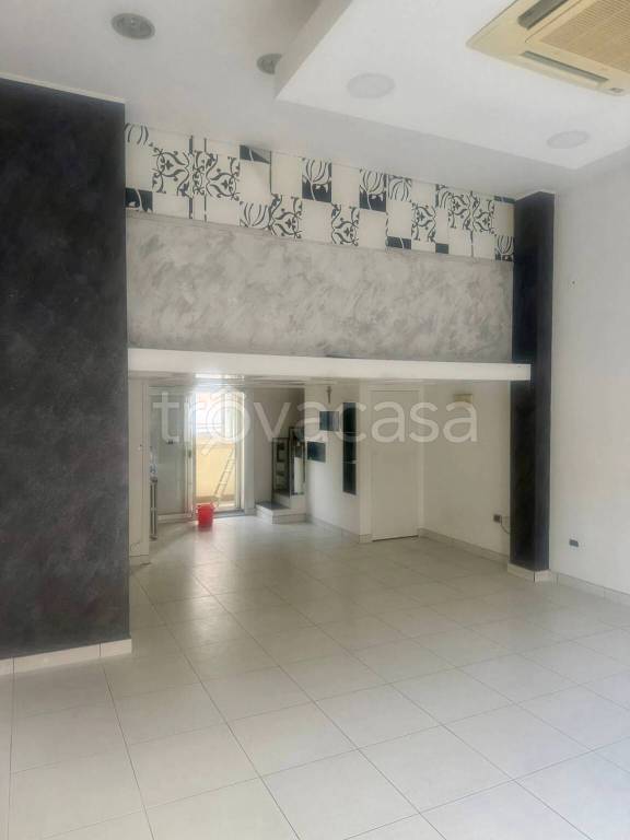 negozio in vendita ad Acireale