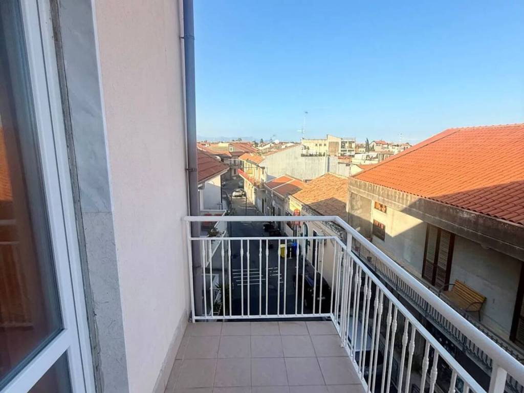 appartamento in vendita ad Acireale in zona Stazzo
