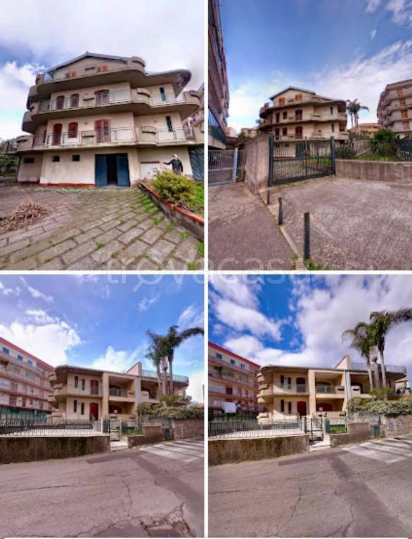 casa indipendente in vendita ad Acireale in zona Centro Storico