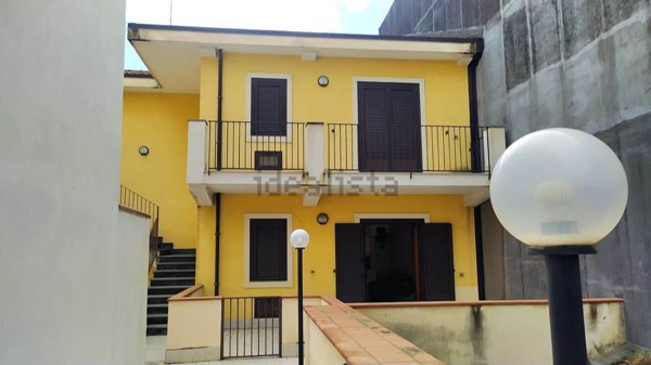 appartamento in vendita ad Acireale in zona Stazzo