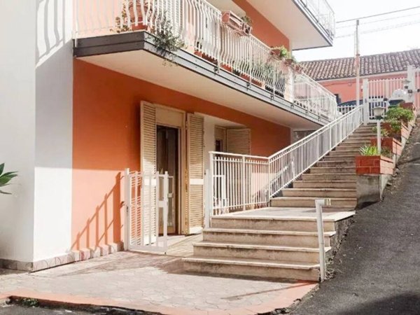 negozio in vendita ad Acireale in zona Guardia