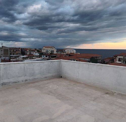 appartamento in vendita ad Acireale in zona Stazzo