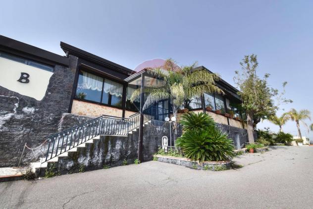 locale commerciale in vendita ad Acireale