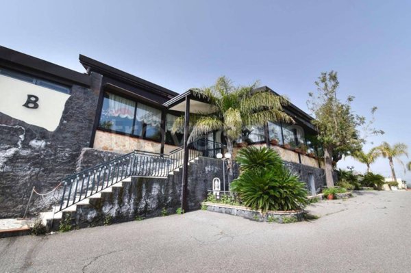 negozio in vendita ad Acireale