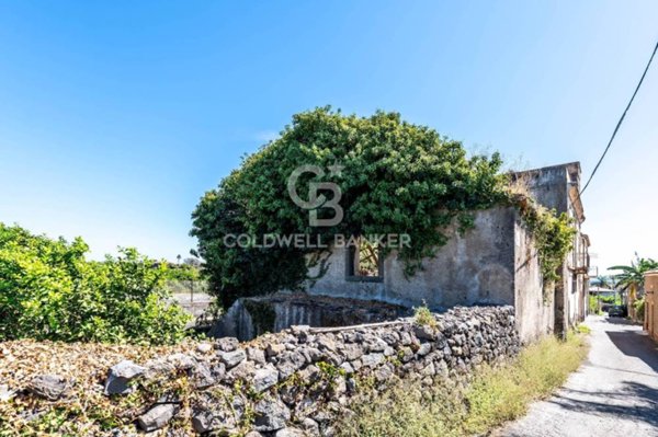 casa indipendente in vendita ad Acireale in zona Pozzillo