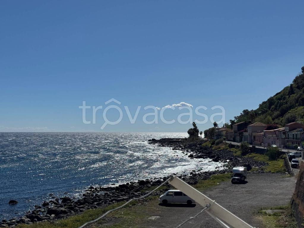 appartamento in vendita ad Acireale in zona Santa Maria la Scala