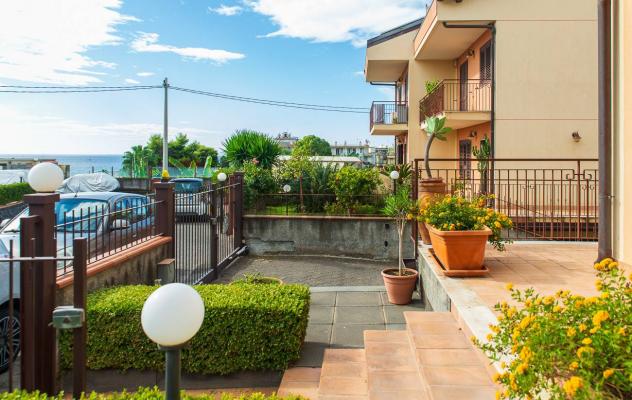 casa indipendente in vendita ad Acireale