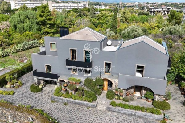 casa indipendente in vendita ad Acireale