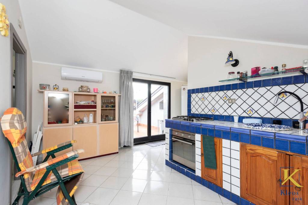 appartamento in vendita ad Acireale in zona Stazzo