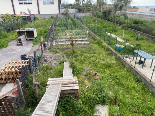 locale commerciale in vendita ad Acireale