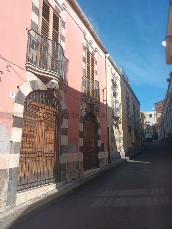 casa indipendente in vendita ad Acireale in zona Centro Storico