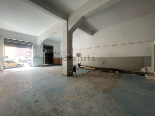 locale commerciale in vendita ad Acireale
