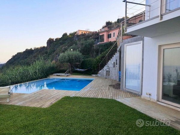 casa indipendente in vendita ad Acireale