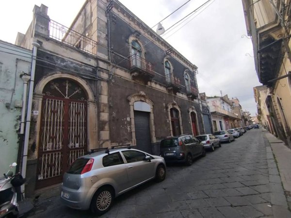 esavano in vendita ad Acireale